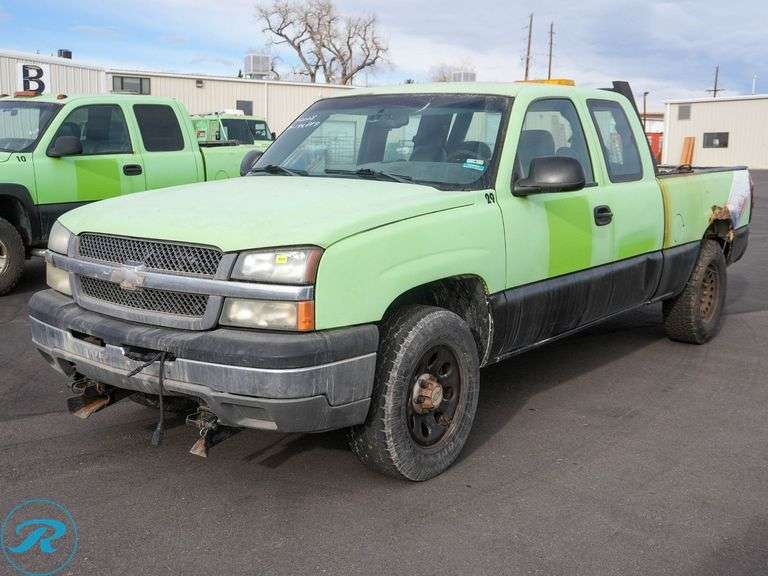 2005 Chevrolet Silverado 1500 Work Truck 4WD Super Cab Pickup