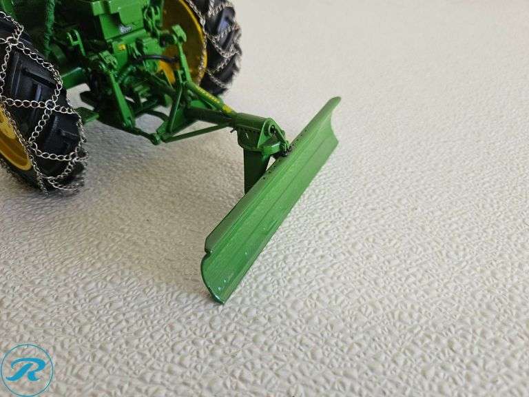 John Deere 720 Diecast Model Tractor - Roller Auctions