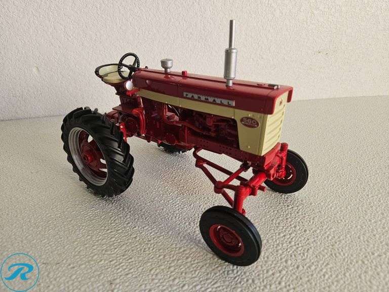 (2) McCormick Farmall Diecast Model Tractors: Models 400 and 560 - Roller Auctions