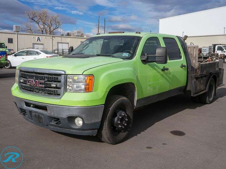2011 GMC Sierra 3500 RWD Crew Cab Flatbed Truck