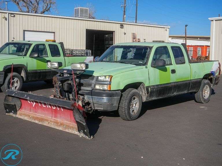 2003 Chevrolet Silverado 1500 4WD Super Cab Pickup