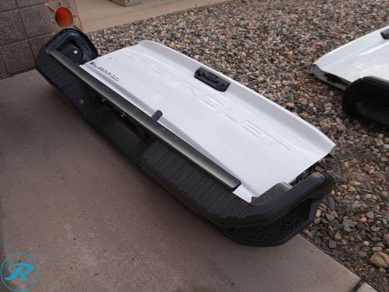 2023 Chevrolet Silverado Tailgate and Rear Bumper