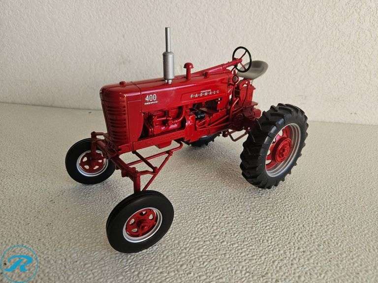 (2) McCormick Farmall Diecast Model Tractors: Models 400 and 560 - Roller Auctions
