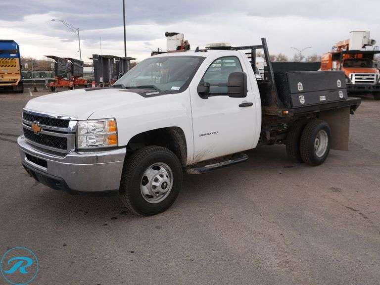 2013  Chevrolet  Silverado   3500 HD  4WD  Flatbed Truck