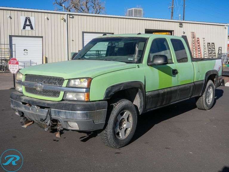 2005 Chevrolet Silverado 1500 LS 4WD Pickup