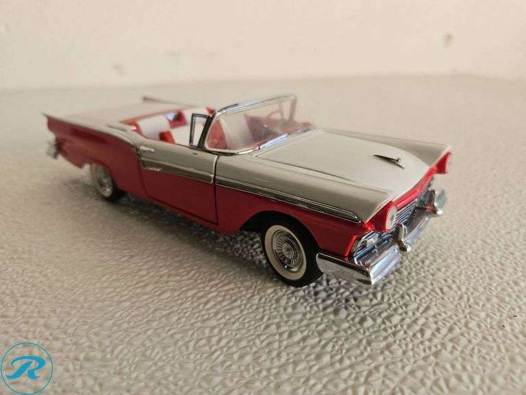 1957 Ford Fairlane 500 Convertible Diecast Model Car