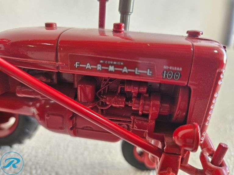 (3) Die-Cast Farm Tractor Models Farmall & International Cub - Roller Auctions