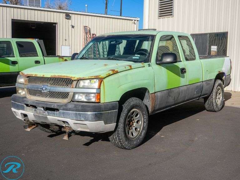2005 Chevrolet Silverado 1500 4WD Super Cab Pickup