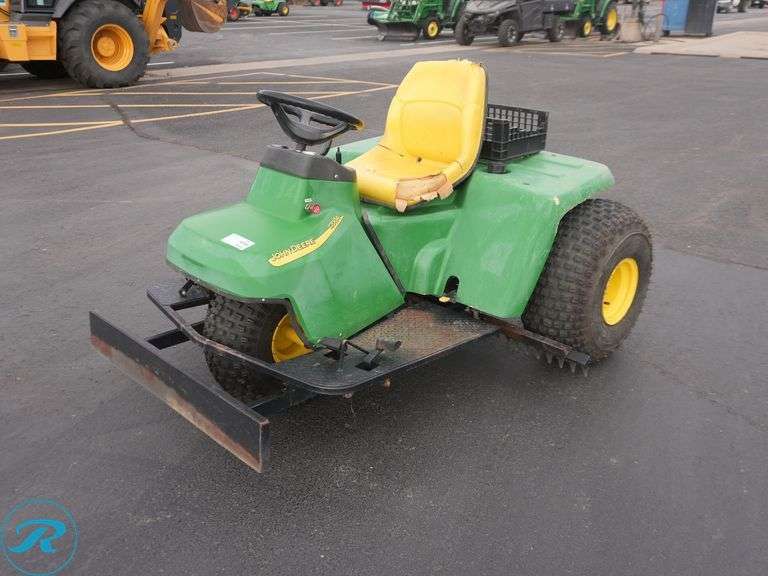 John Deere  1200A  RWD  3-Wheel Bunker Rake