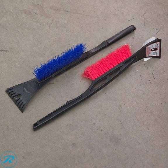 Two Bigfoot Snow Tools 21-Inch Deluxe Snowbrushes