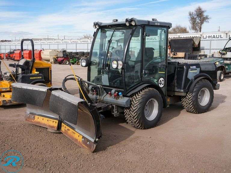 Kärcher MIC 84 Articulating Municipal Tractor