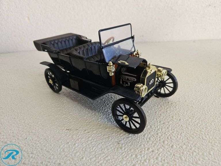 (4) Diecast Model Vehicles Featuring Early 20th Century Ford Trucks and Cars - Roller Auctions