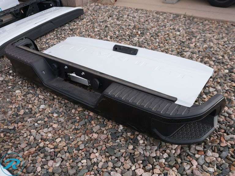 2023 Chevrolet Silverado Tailgate and Rear Bumper