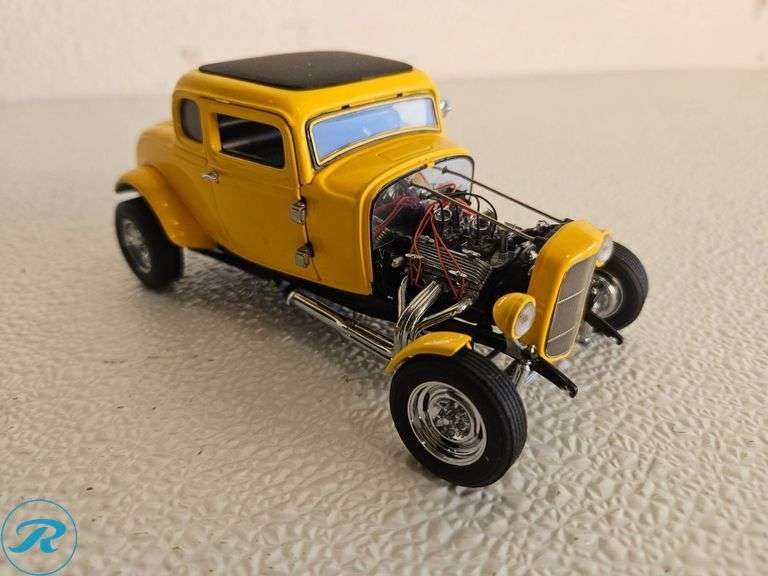 1932 Ford Deuce Coupe Diecast Model Truck - Roller Auctions