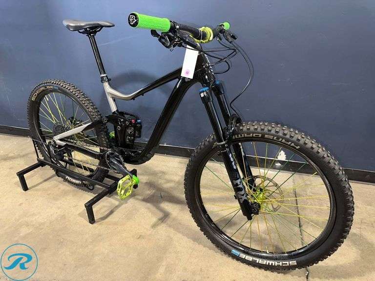 Giant Trance X Full-Suspension Mountain Bike, Sram GX Components, Fox Shocks, Race Face Handlebars, Industry Nine Wheels, Hydraulic Disc Brakes, Size Medium