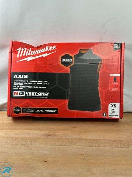 MILWAUKEE Heated Vest: Men's, XS, Black, 2 to 8 hours, 48 in Max Chest Size, 2 Outside Pockets