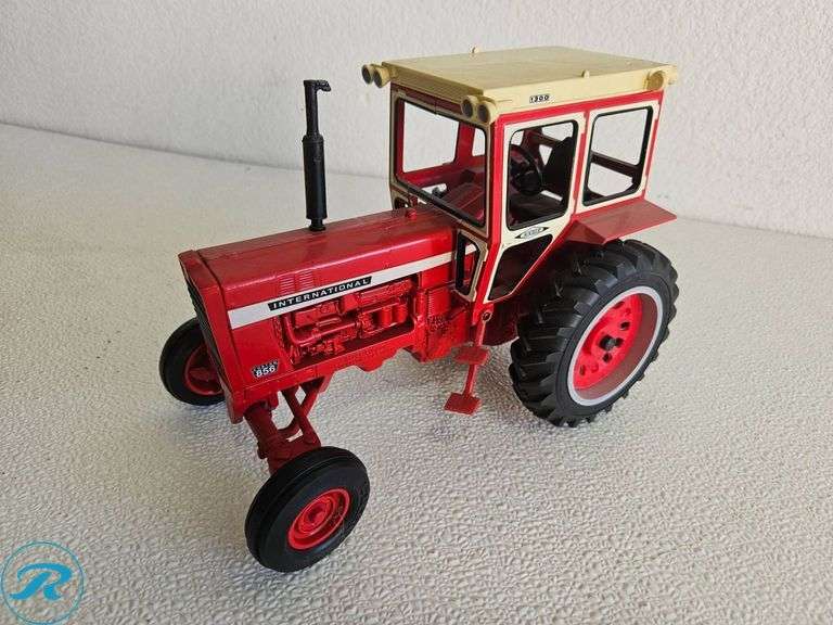 International 856 Custom Diecast Model Tractor - Roller Auctions