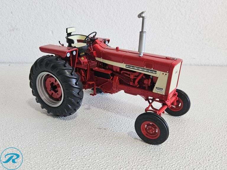 Farmall 706 Diecast Model Tractor