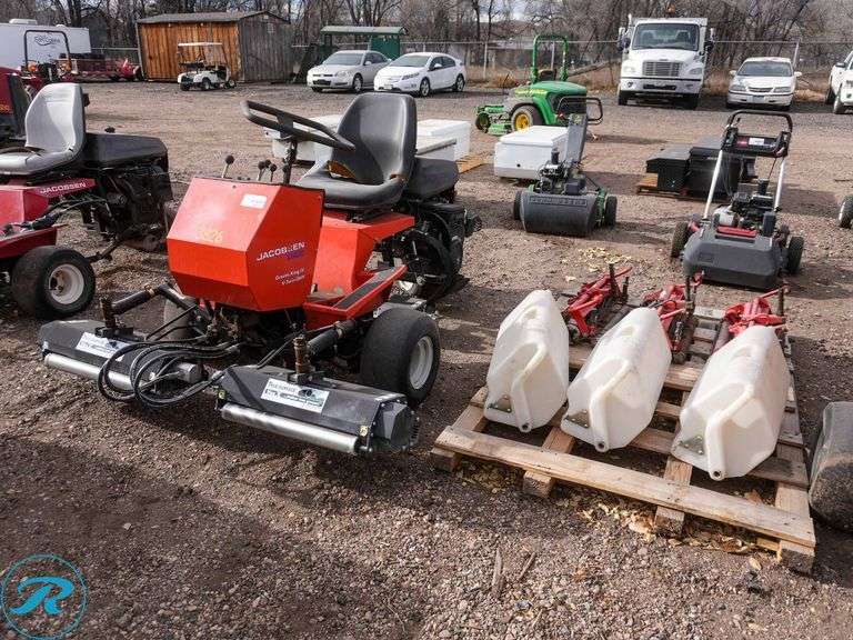 1999  Jacobsen  Greens King 4  Ride-On Greens Mower