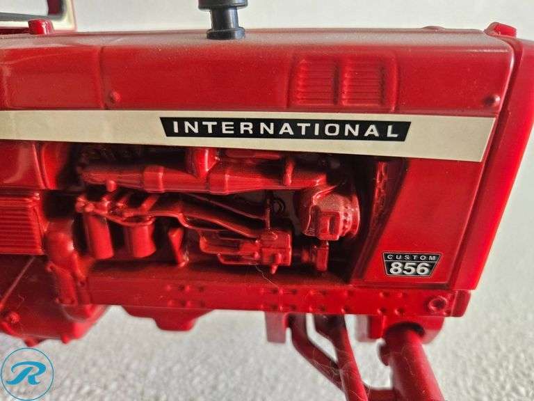 International 856 Custom Diecast Model Tractor - Roller Auctions