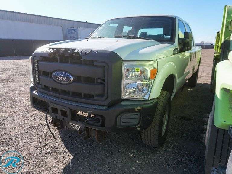2015 Ford F250 XL Super Duty 4WD Crew Cab Pickup