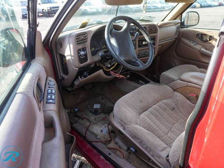 1998  Chevrolet  Blazer  4WD - Roller Auctions