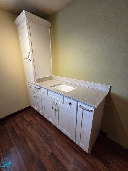 5-Piece Vanity Cabinet Set, Aristokraft Korbet White with Soft-Close Doors and Drawers and Quartz Countertop with Sink