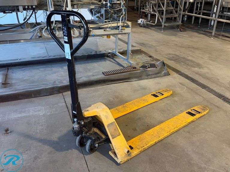 Uline H-1365 Manual Pallet Jack
