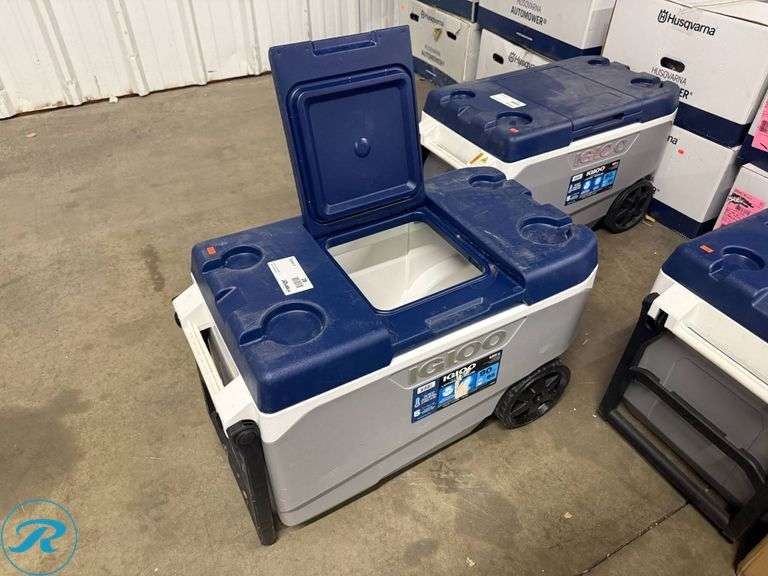 New Igloo MaxCold Latitude 90 Qt Rolling Cooler with Insulated Lid - Roller Auctions