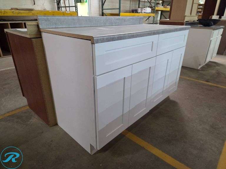 2-Piece Kitchen Cabinet Set - Roller Auctions