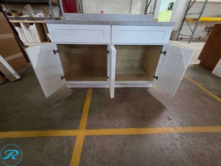 2-Piece Kitchen Cabinet Set - Roller Auctions