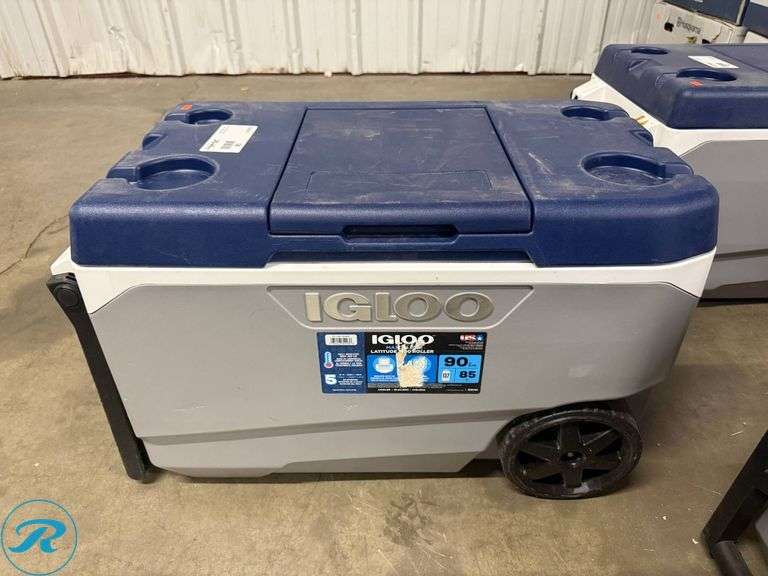 New Igloo MaxCold Latitude 90 Qt Rolling Cooler with Insulated Lid - Roller Auctions