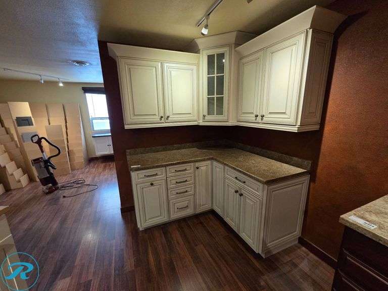 7-Piece Kitchen Cabinet Set, Timberlake Sierra Vista Hazelnut Glaze with Laminate Countertop