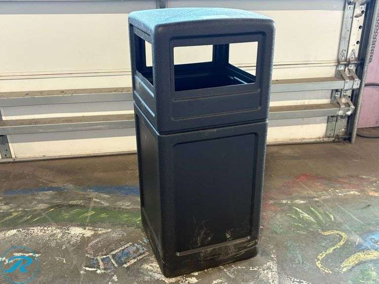 Black Plastic Trash Can with Removable Lid