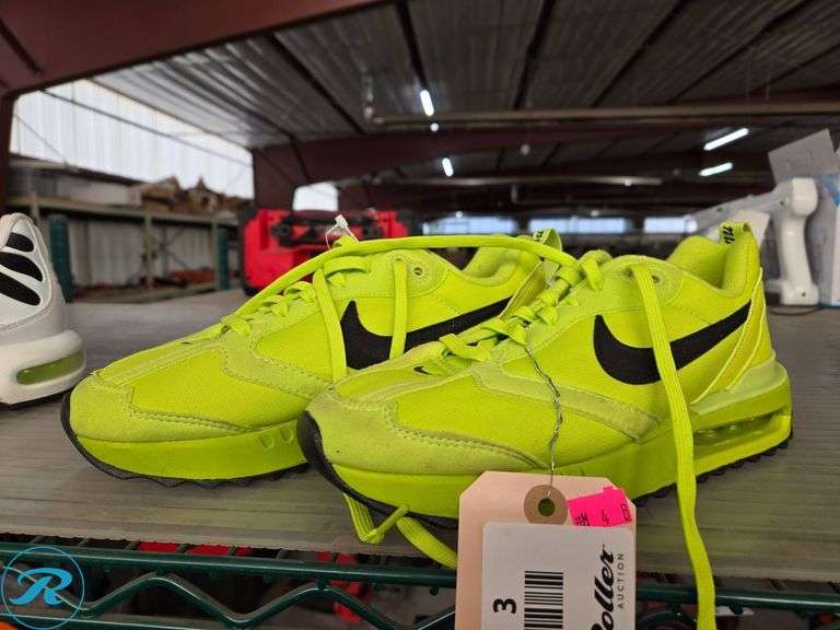 Nike DV2277-300 Green Athletic Shoes, Size US 7, UK 4.5 / EU 38