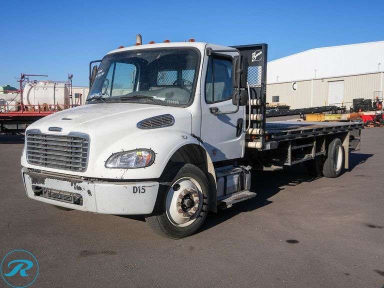 2016 Freightliner M2 106 S/A Flatbed Truck