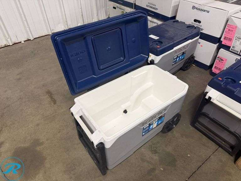 New Igloo MaxCold Latitude 90 Qt Rolling Cooler with Insulated Lid - Roller Auctions
