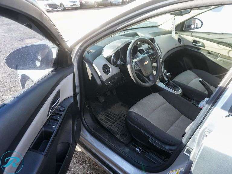 2013  Chevrolet  Cruze LS  FWD - Roller Auctions