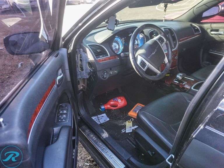 2014  Chrysler  300   AWD - Roller Auctions