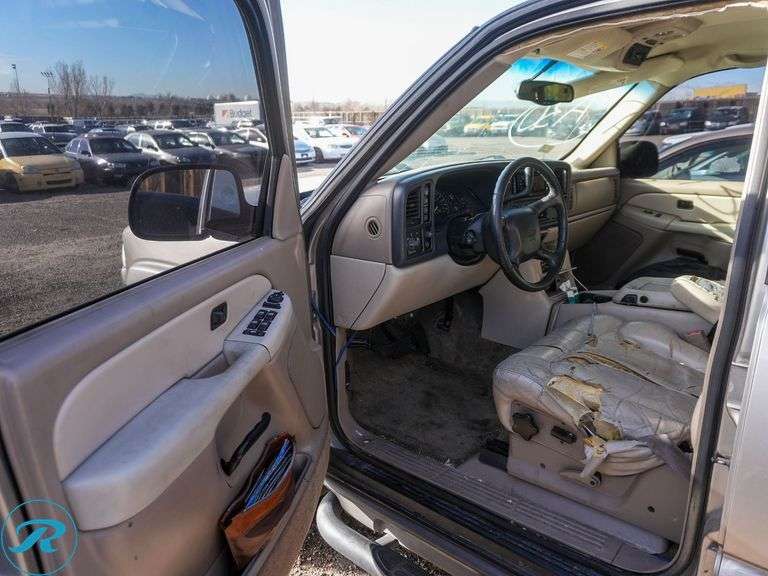 2002  Chevrolet  Suburban 1500 LS  4WD - Roller Auctions