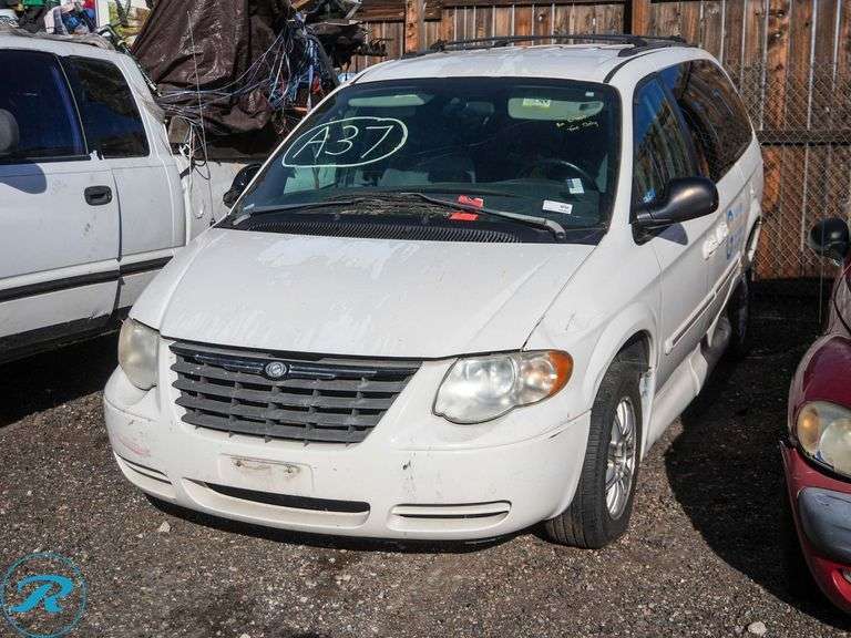 2005  Chrysler  Town & Country Touring  FWD