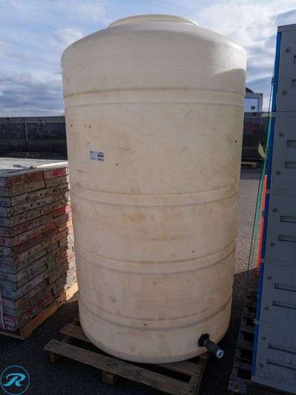 Vertical Poly Tank, 500-Gallons - Roller Auctions