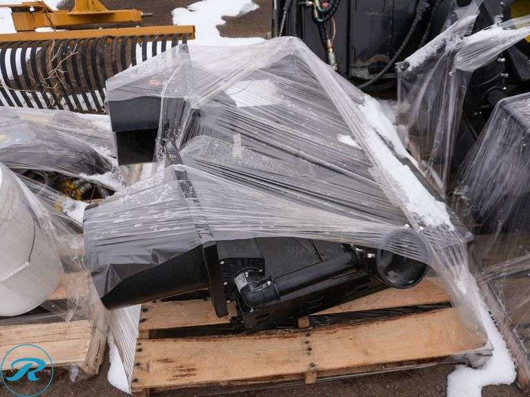 (4) Pallets Carmanah R820 Dual Solar Panels & Durasig Yellow Caution ...