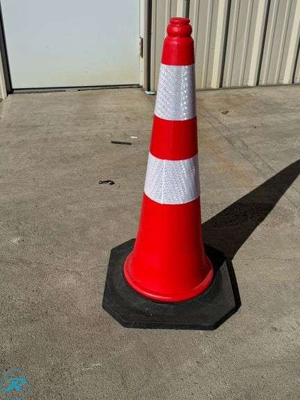 (250) New Orange Safety Traffic Cones, 28" Height - Roller Auctions
