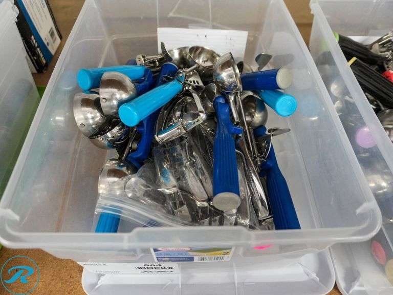 (2) Trays of Ice Cream Scoops - Roller Auctions