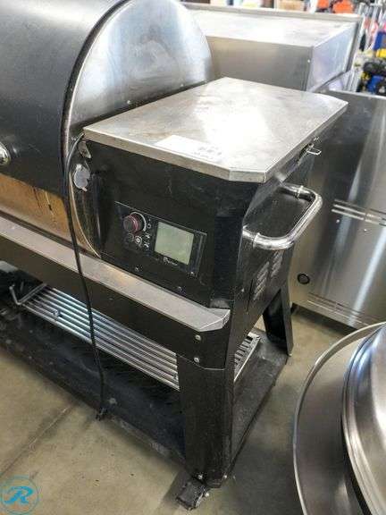 RecTeq, RT-1000 Back Yard Beast Wood Pellet Wifi Grill And Smoker - Roller Auctions