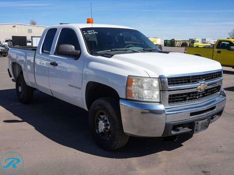 2007  Chevrolet  Silverado   2500 HD  4WD Super Cab  Pickup - Roller Auctions