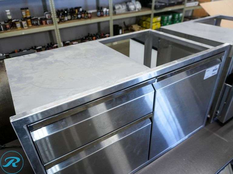 Built In Cabinet Component, 19" X 34.5" X 20" Outside Dimensions 20.75" X 36" - Roller Auctions