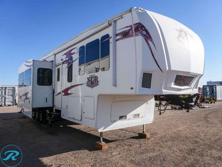 2010 Forest River XLR 40x12 Tri-Axle Toy Hauler 5th Wheel Camper ...
