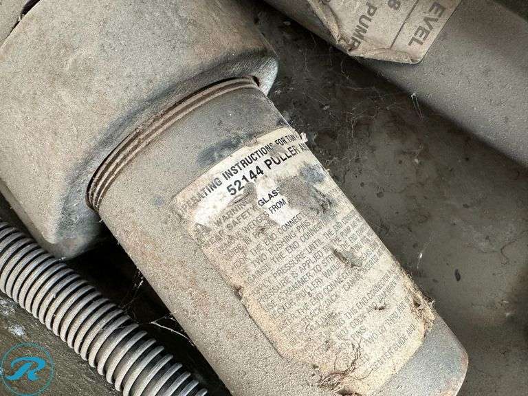 Pallet of (15) Hydraulic Pullers - Roller Auctions